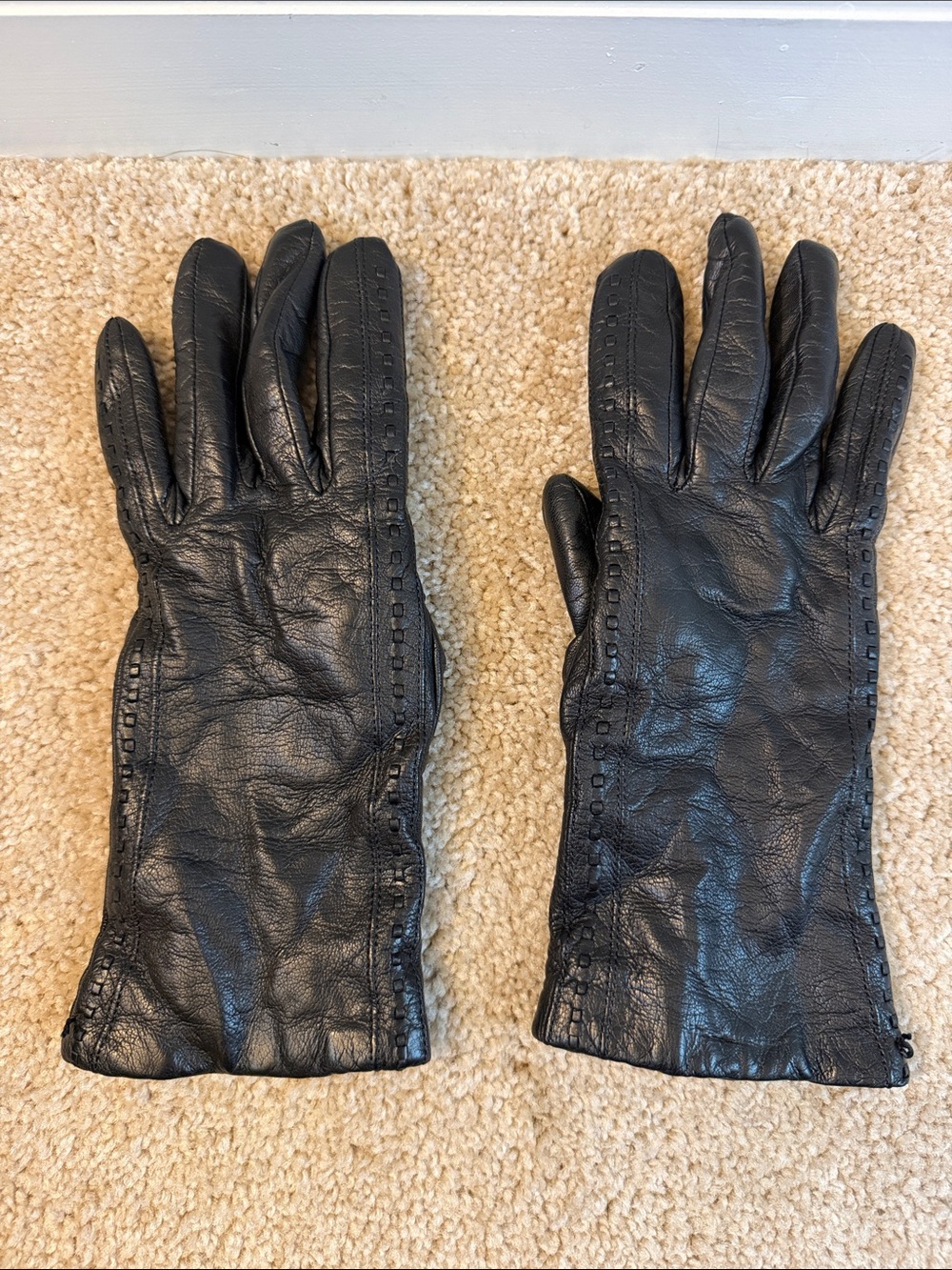 Black Leather Women's Gloves with Decorative Stitching